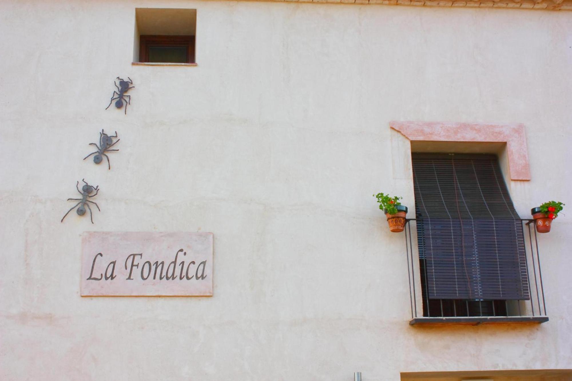 Hotel La Fonda De La Estacion La Puebla De Valverde Kültér fotó